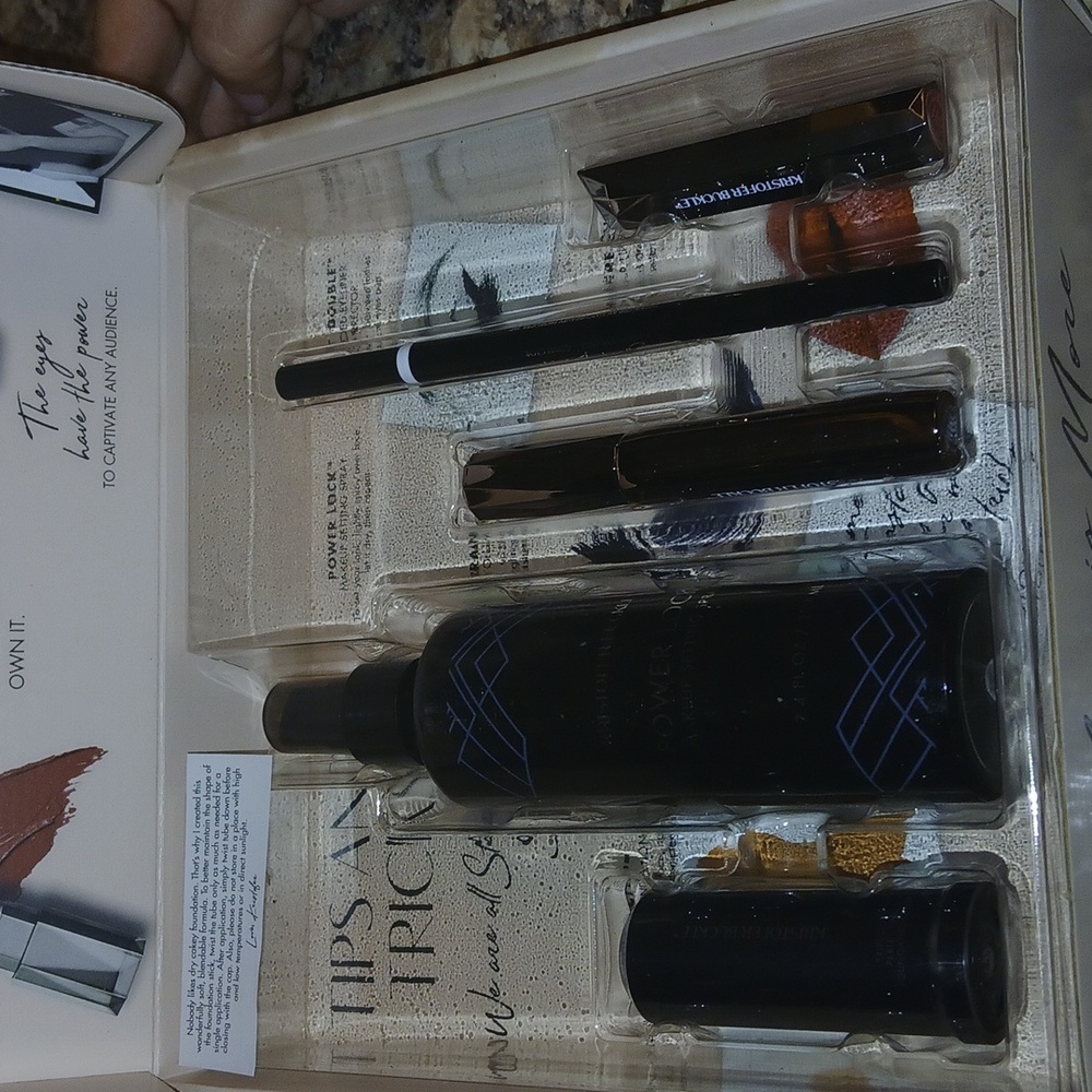 Kristofer Buckle Vanity Collection  Volume One Makeup Kit New - Picture 2 of 9